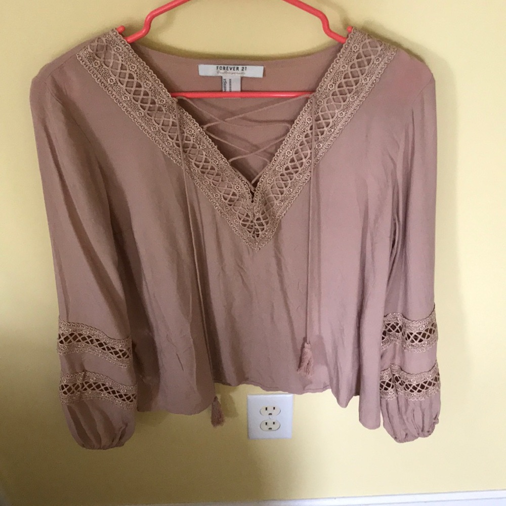 Beautiful tan Forever 21 top